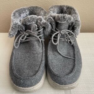 Skechers BOBS Size 10 Gray Fur-Lined Shoes